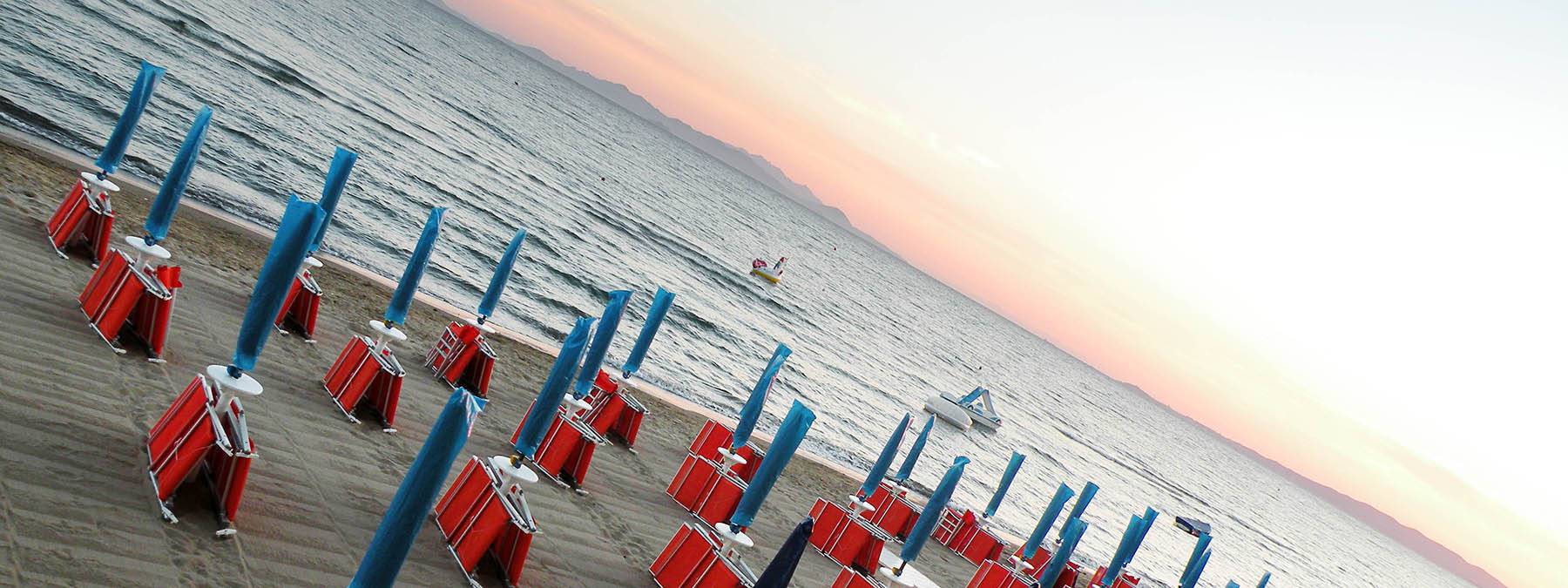 Vacances en famille dans un hôtel avec restaurant et plage en Toscane