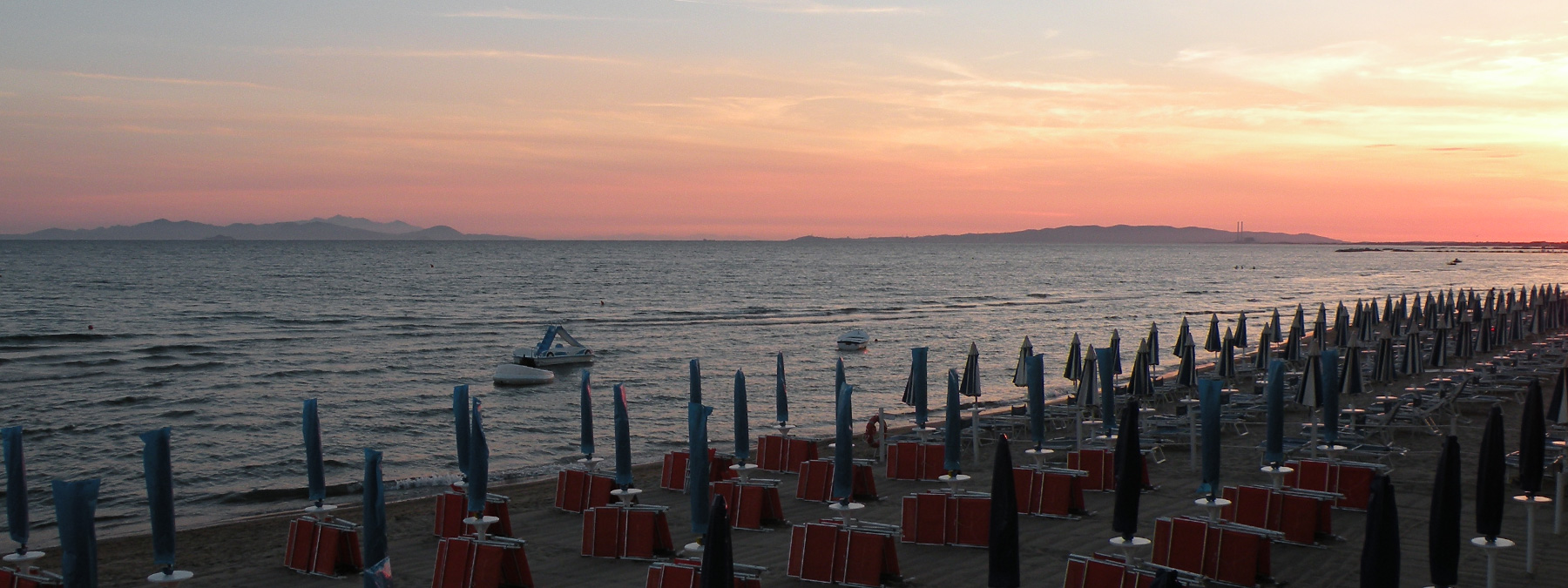 Family holidays in a hotel with restaurant and beach in Tuscany